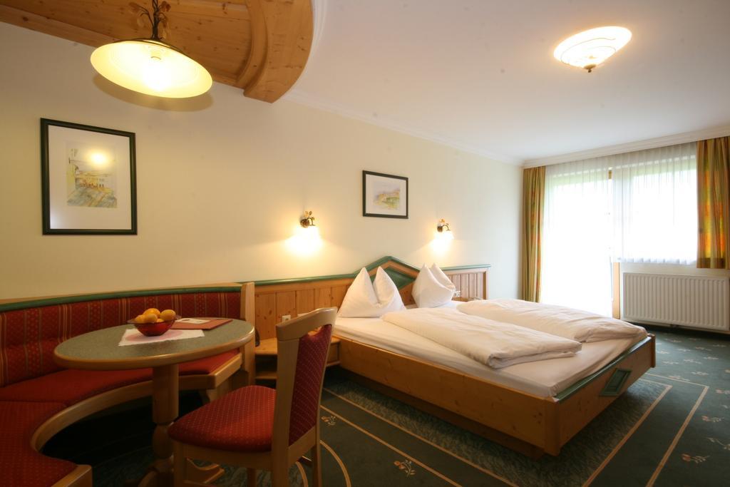 Alpenhotel Neuwirt Шладминг Номер фото